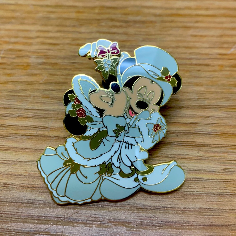 Disney Pin 2005 Victorian Holiday Mickey & Minnie